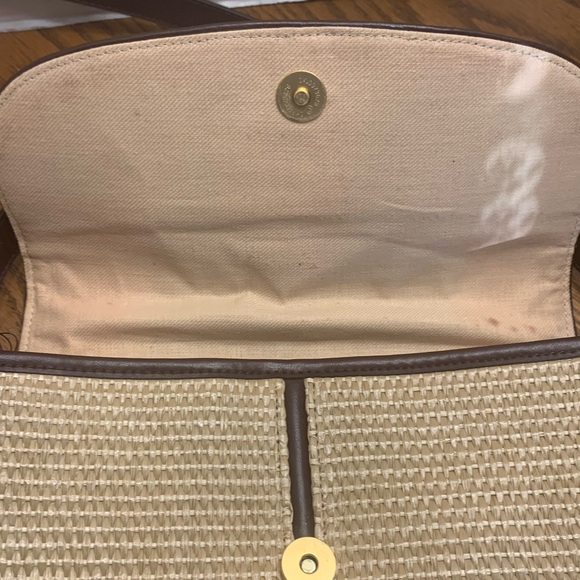 New Old Stock Etienne Aigner Shoulder Bag has tag and key ring Tan - Picture 3 of 15